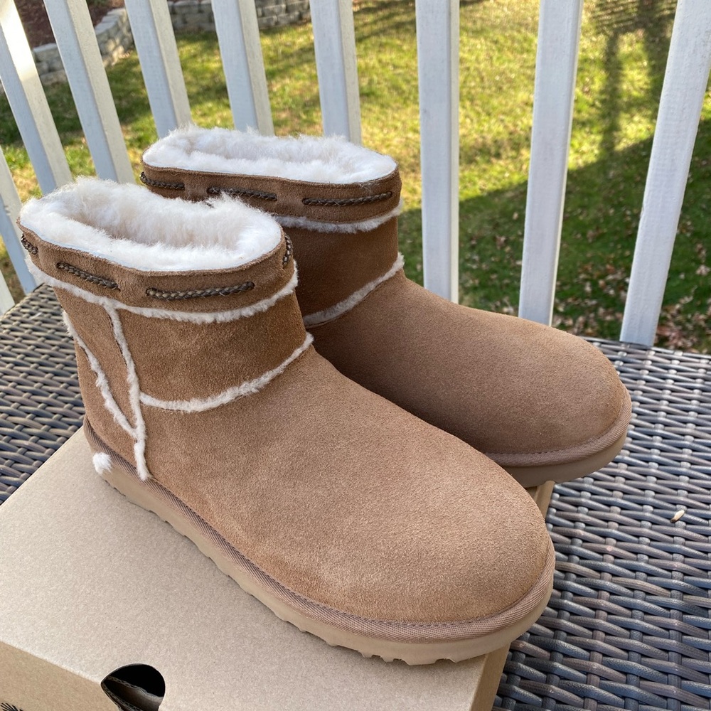 UGG Classic Mini Shearling Braid size 9